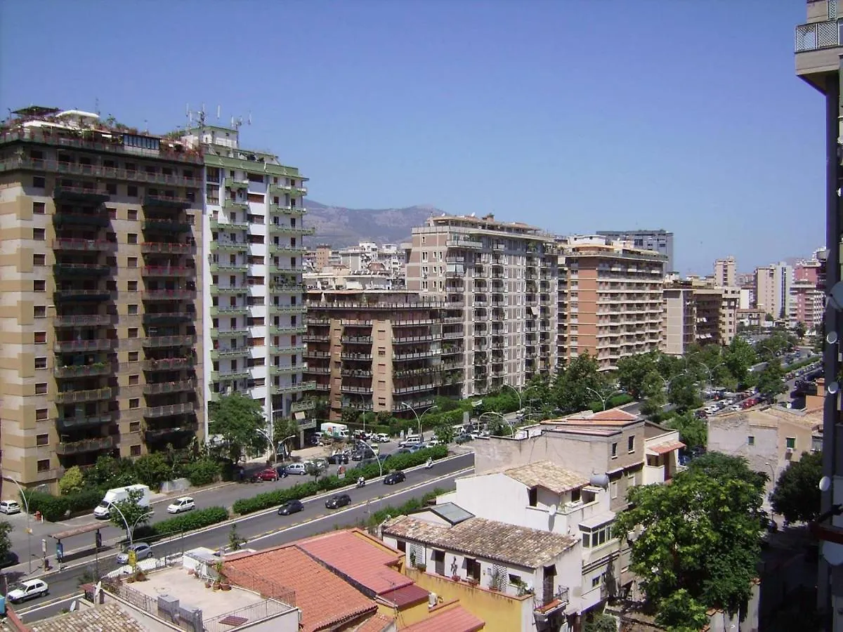 A casa di giovi - Well connected to the airport&family friendly Appartamento Palermo 0*,  Italia